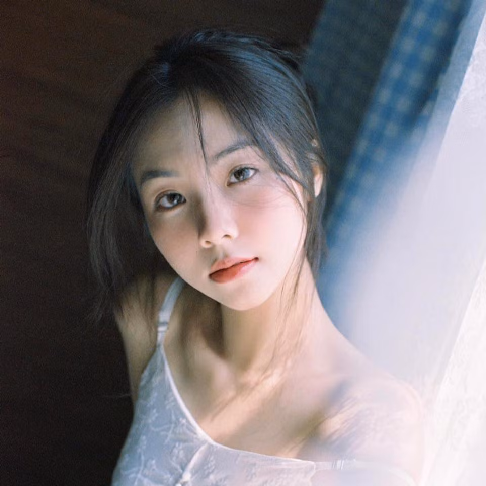 Cô bạn 2K có nét đẹp trong sáng, góc nghiêng thuộc hàng “cực phẩm”.