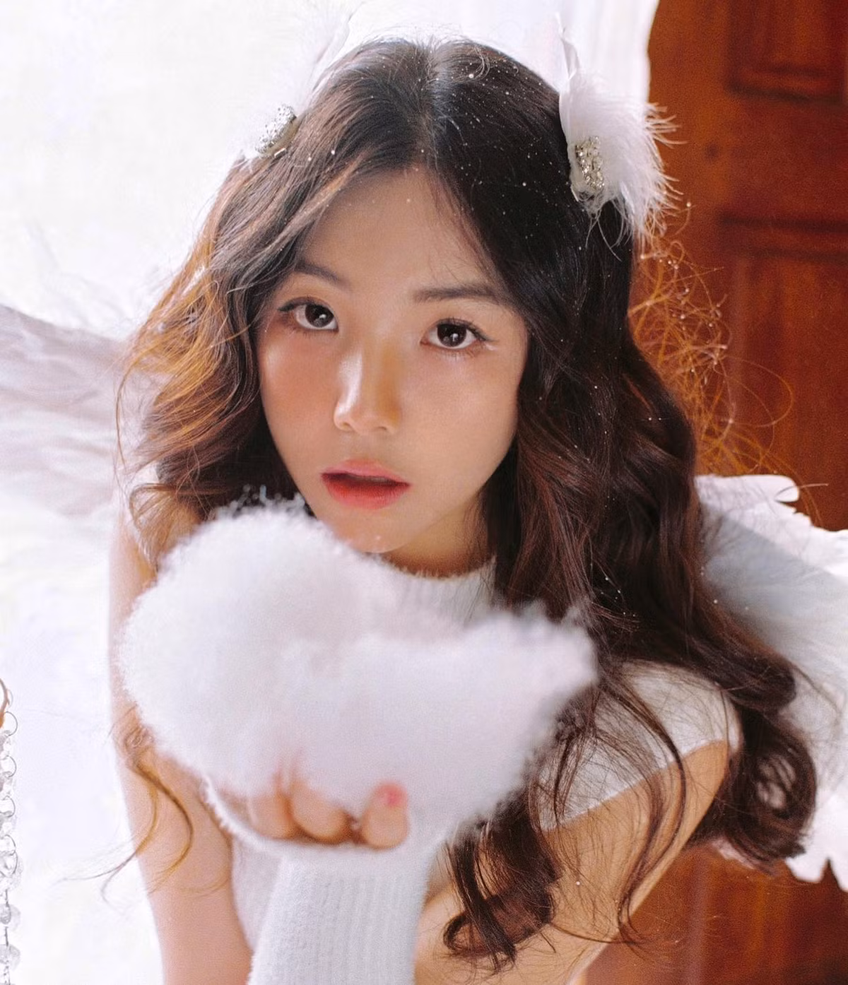 Lâm Hà Thủy Tiên sinh năm 2000, là nữ sinh từng gây sốt cộng đồng mạng với loạt ảnh trong trẻo, tinh khôi trong bộ đồng phục giản dị.