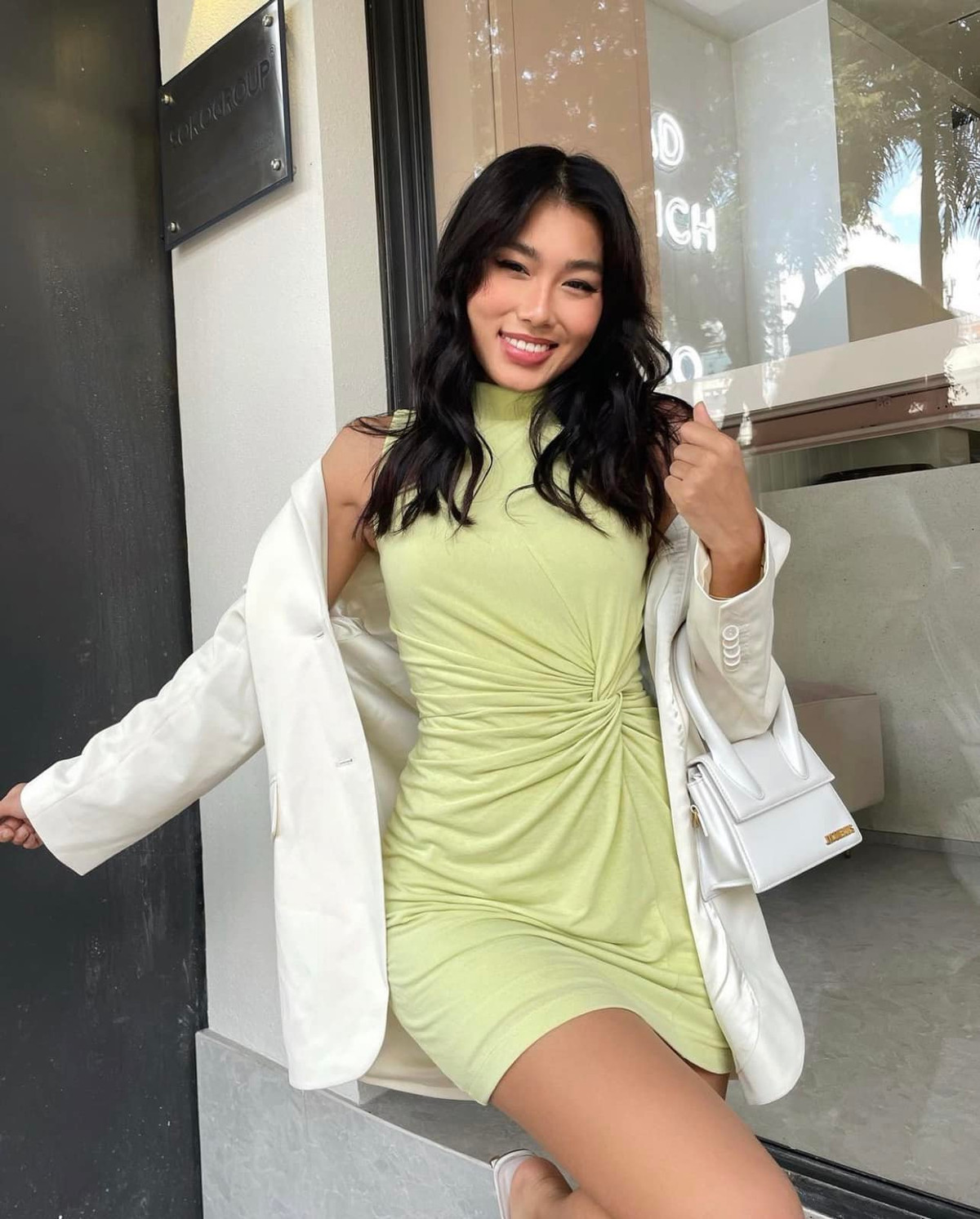 Sở hữu thân hình cân đối, nàng "tiểu thư con nhà giàu" mặc gì cũng xinh và gây ấn tượng. Ảnh: FBNV