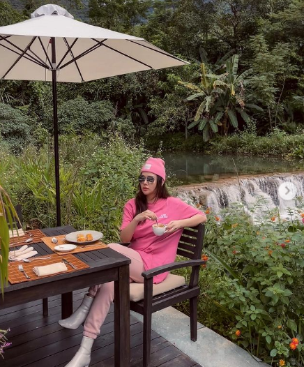 Theo tìm hiểu, nửa kia của cô tên Nguyễn Thành Nam - một doanh nhân trong lĩnh vực du lịch, bất động sản ở Đà Nẵng.