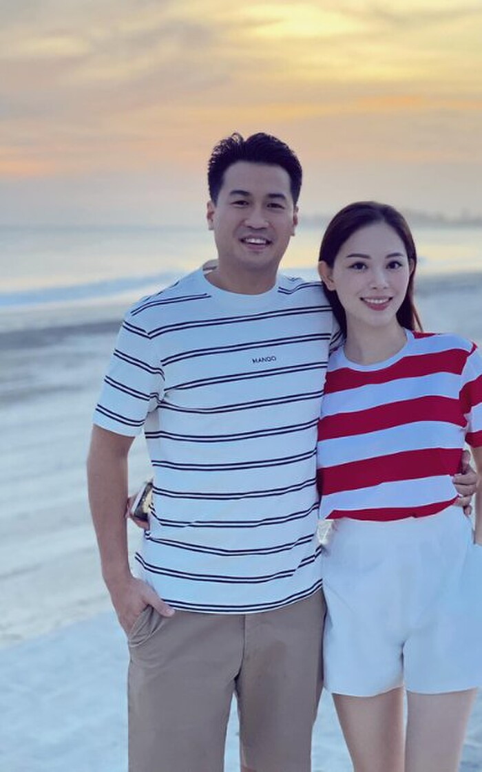 Hành động thân thiết của Phillip Nguyễn và Linh Rin dường như đang ngầm ám chỉ ngày cặp đôi về chung một nhà không còn xa.