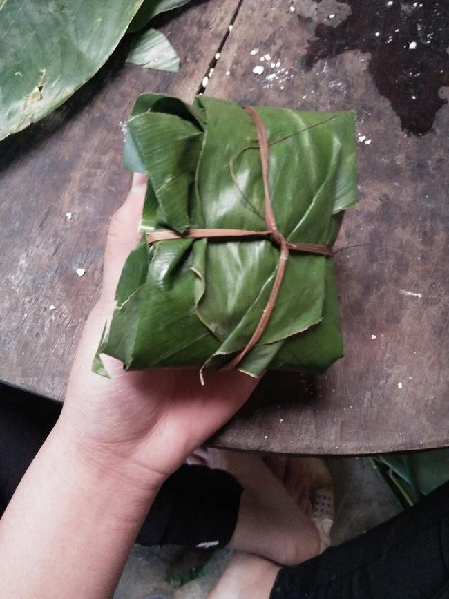 Cũng lá dong, cũng được buộc cẩn thận nhưng như thế này thì liệu có ai dám đặt?