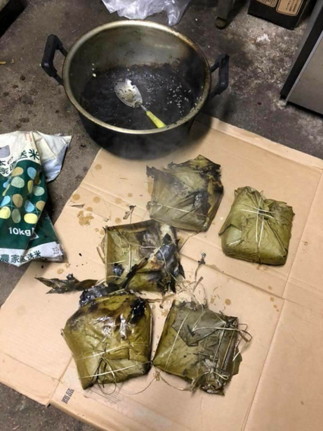 Chiếc bánh chưng có hình tròn hoặc hình vuông truyền thống bỗng trở thành một hình dạng vô cùng khó hiểu.