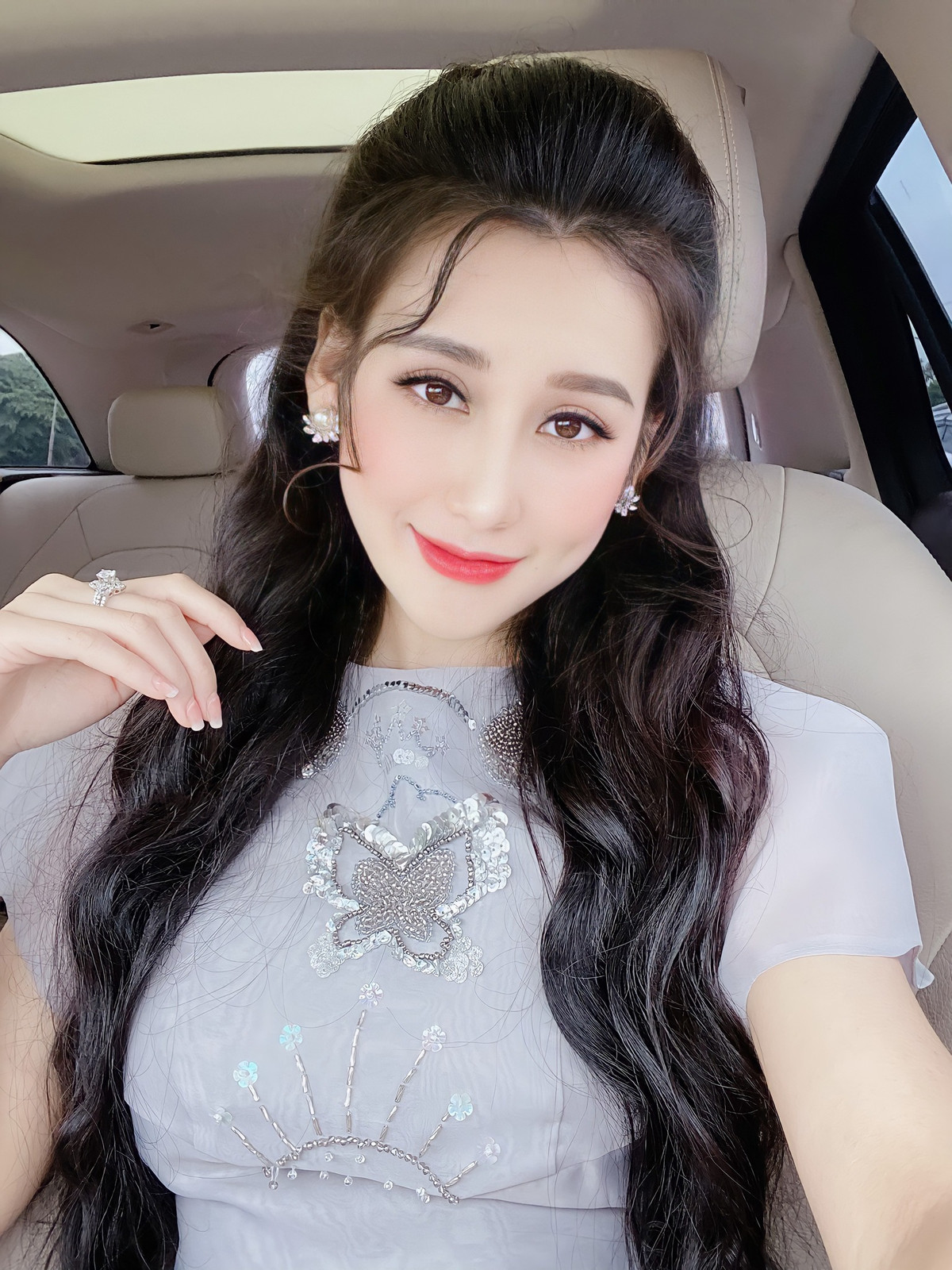 Sở hữu hình thể đẹp, chuẩn mẫu nên hot girl Anh Phương tự tin theo đuổi các style thời trang khác nhau.