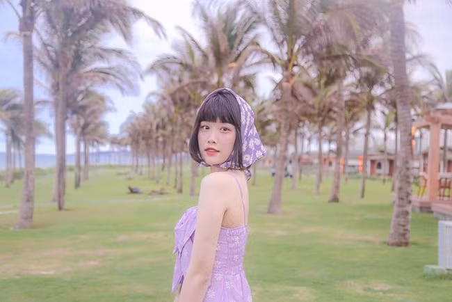 Trang Nhung sớm ổn định cuộc sống sau khi chia tay cầu thủ. Cô nàng cắt phăng mái tóc dài để làm mới mình.