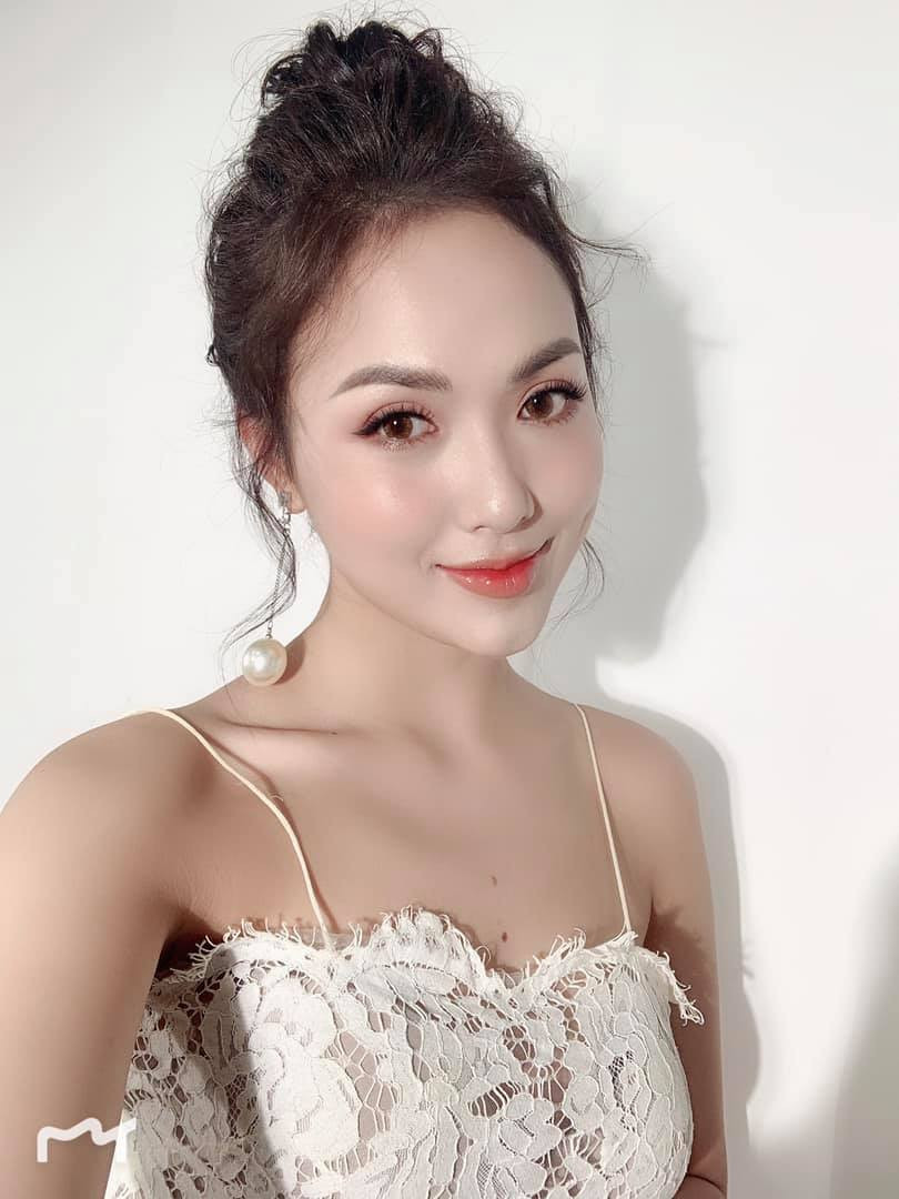 Vũ Hà ở thời điểm đó đã lên tiếng giải thích khi bị cho là ăn mặc có hơi táo bạo đi cổ vũ bóng đá để gây chú ý. Cô chia sẻ, cô đến sân cỏ chỉ vì muốn cổ vũ cho tuyển Việt Nam, không nhằm mục đích nổi tiếng.