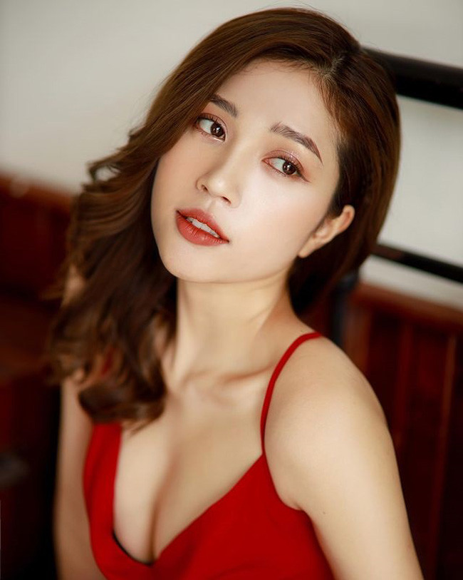 Trên sóng truyền hình, Ngọc Anh luôn xuất hiện với hình ảnh thanh lịch, sang trọng.