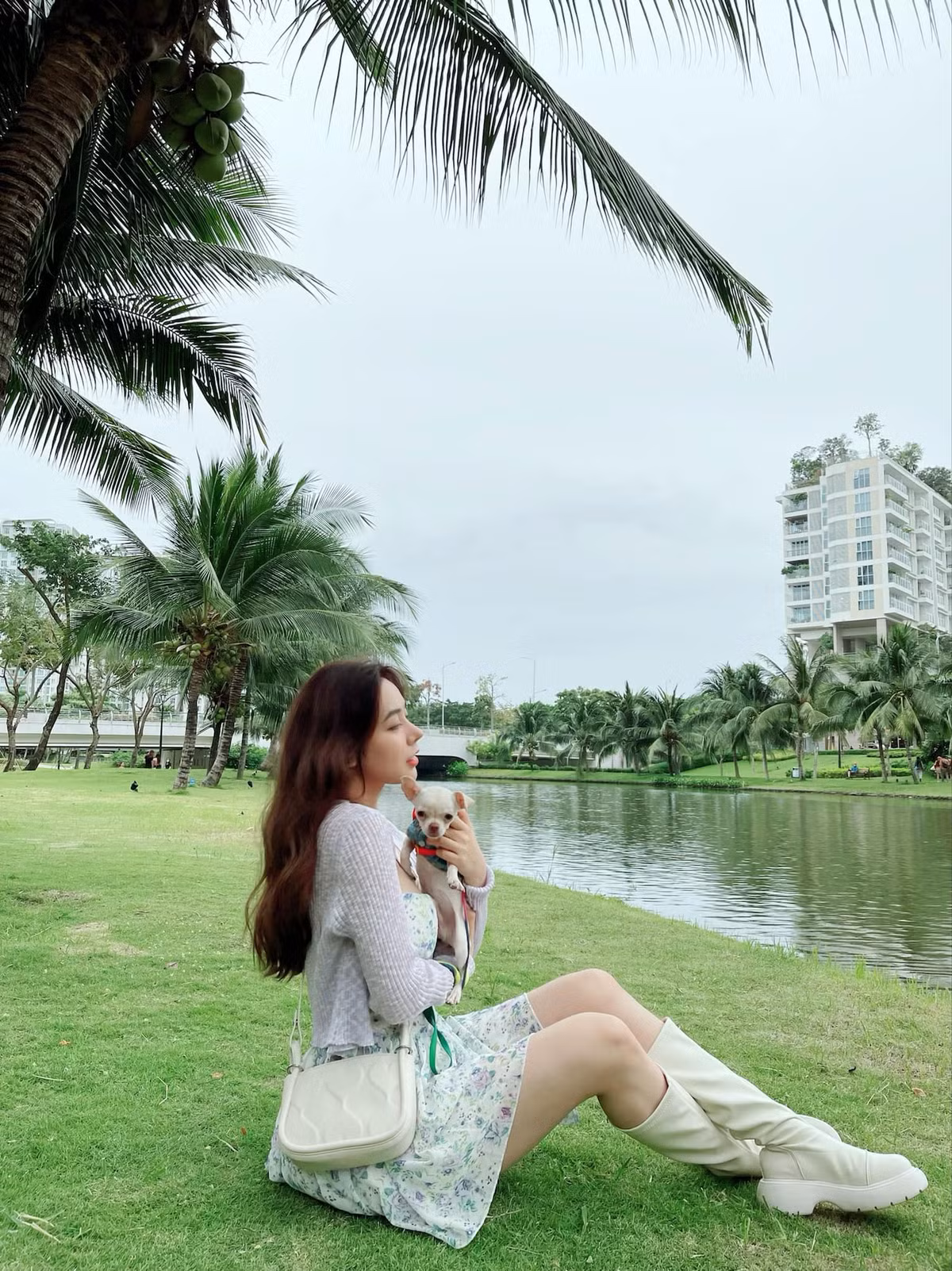 Hiện tại, Quỳnh Miêu đang sinh sống và làm việc tại TP HCM.