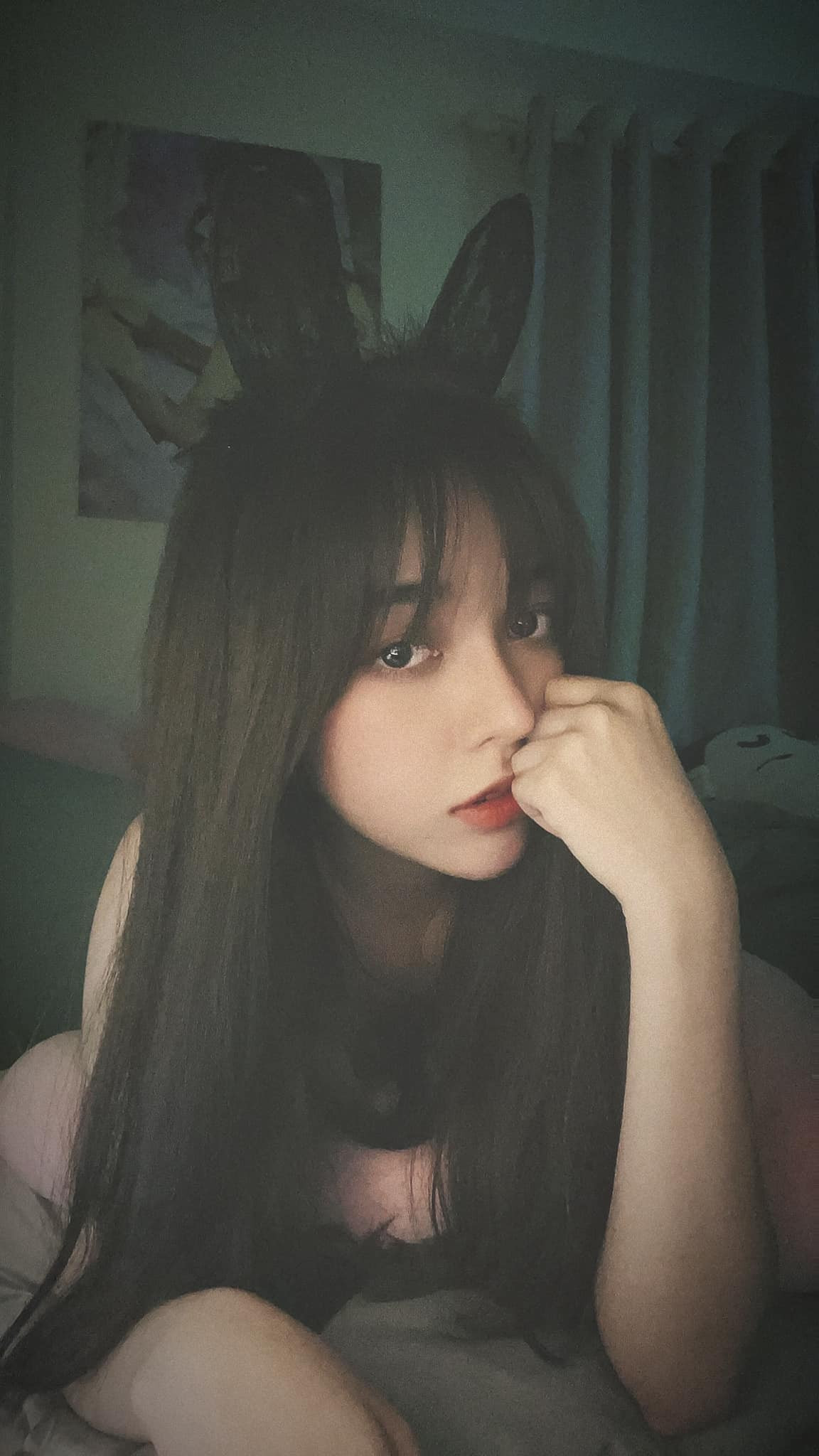 Lương Thị Nhã Huỳnh (Nickname Quỳnh Miêu, sinh năm 1998, quê Kiên Giang) là hot girl TikTok sở hữu gương mặt khả ái cùng vóc dáng cân đối.