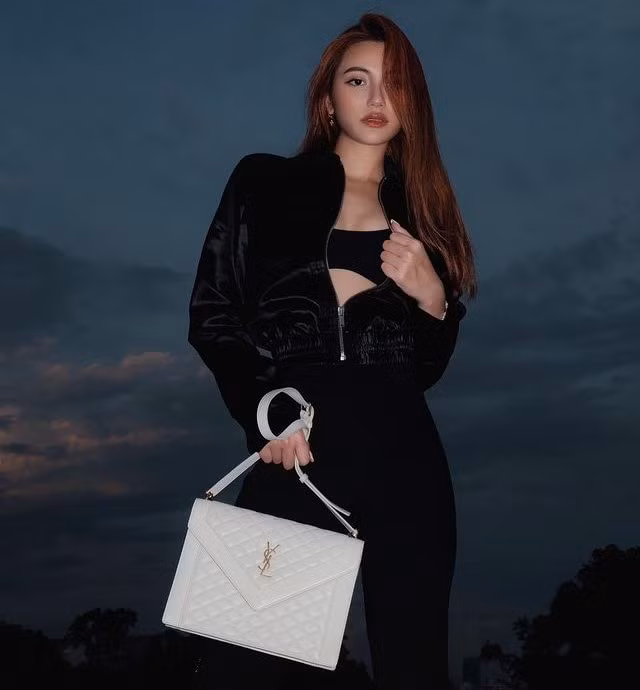 Calista là con gái của một doanh nhân giàu có người Indonesia và "tay chơi" hàng hiệu nổi tiếng thế giới Jamie Chua.