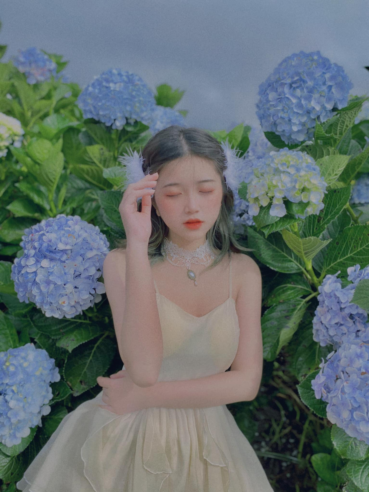 Xinh xắn, nóng bỏng, tất nhiên, Khánh Ly cũng không tránh khỏi việc thỉnh thoảng lại nhận được những lời mời mọc khiếm nhã.