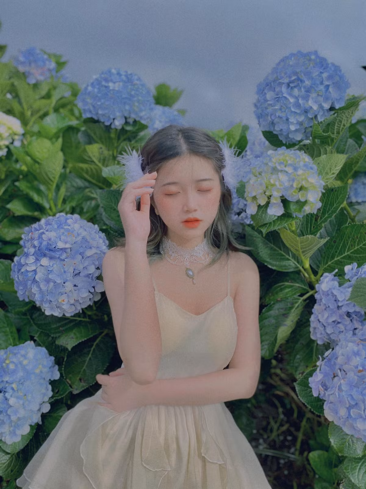 Xinh xắn, nóng bỏng, tất nhiên, Khánh Ly cũng không tránh khỏi việc thỉnh thoảng lại nhận được những lời mời mọc khiếm nhã.