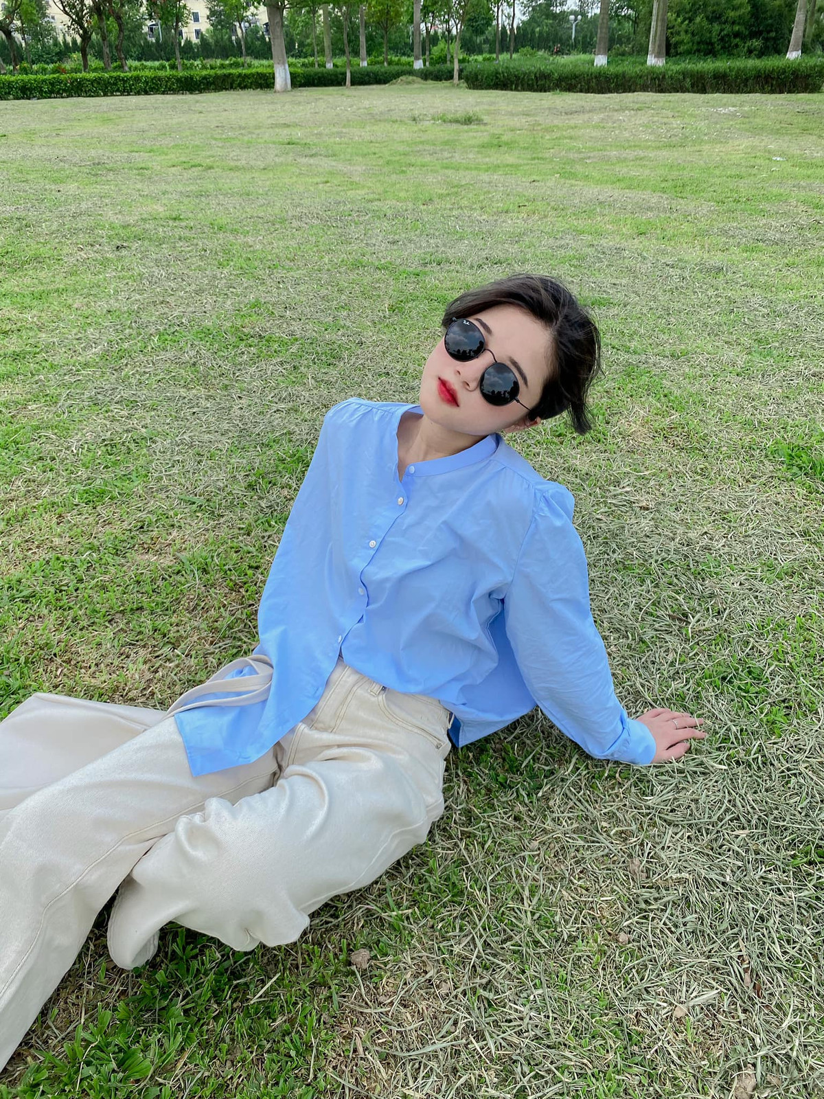 Gu thời trang của cô nàng cũng phóng khoáng và táo bạo hơn hẳn trước kia.