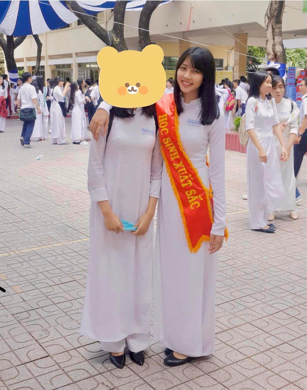 Ảnh thời học phổ thông của Thùy Tiên. Cô nàng từng đăng bức ảnh so sánh mình trước đây và hiện tại.