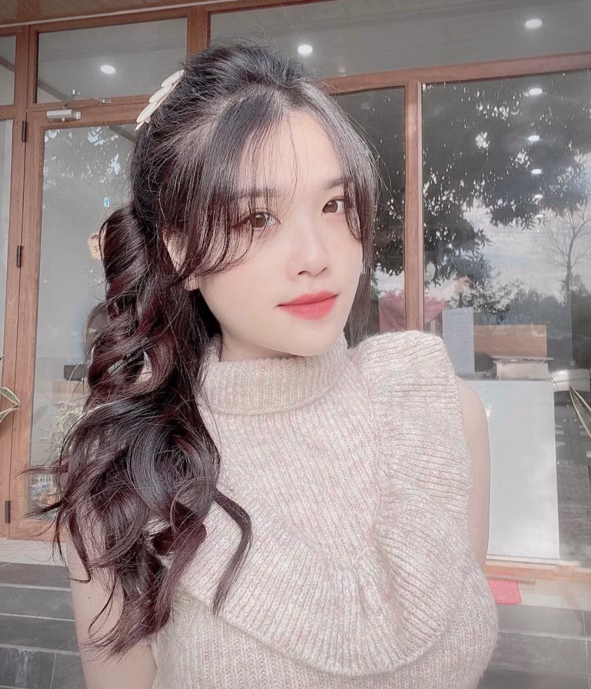 Huyền My từng học tại ĐH FPT, cô nàng gây chú ý khi sở hữu ngoại hình khá xinh xắn, đáng yêu. Ảnh: IGNV