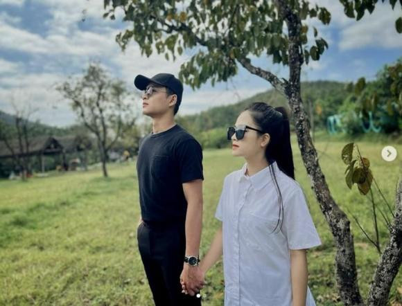 Ở phần bình luận, ngoài ghen tị khi cặp trai đẹp gái xinh được đón Giáng sinh cùng nhau, người yêu mến còn mong cả 2 nhanh chóng báo tin hỷ, về chung một nhà.