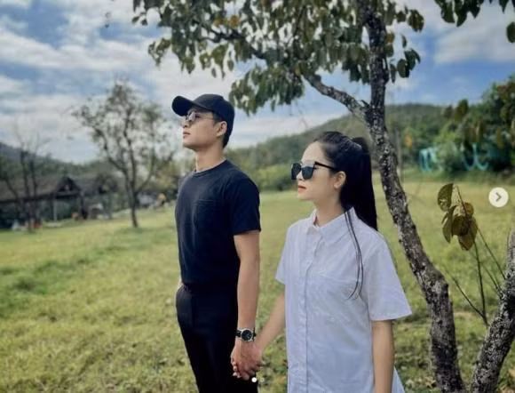 Ở phần bình luận, ngoài ghen tị khi cặp trai đẹp gái xinh được đón Giáng sinh cùng nhau, người yêu mến còn mong cả 2 nhanh chóng báo tin hỷ, về chung một nhà.