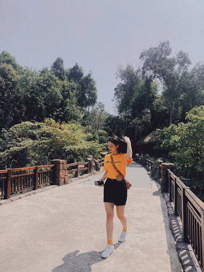 Nữ vận động viên xinh đẹp nổi lên từ giải U19 Đông Nam Á 2016, kể từ đó, Hoài liên tục góp mặt ở các cấp độ đội tuyển quốc gia, cùng đội gặt hái được nhiều thành tích quốc tế. Ảnh: Tổng hợp