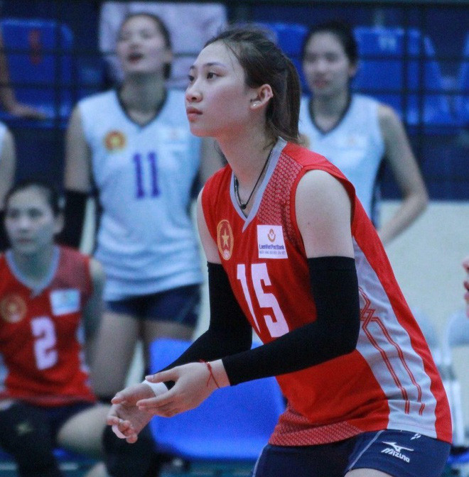 Phạm Thị Nguyệt Anh (đến từ Quảng Bình) từng cùng đội U19 bóng chuyền quốc gia gây ấn tượng ở giải trẻ châu Á khi đánh bại Hàn Quốc 3-1 và lọt vào bán kết.