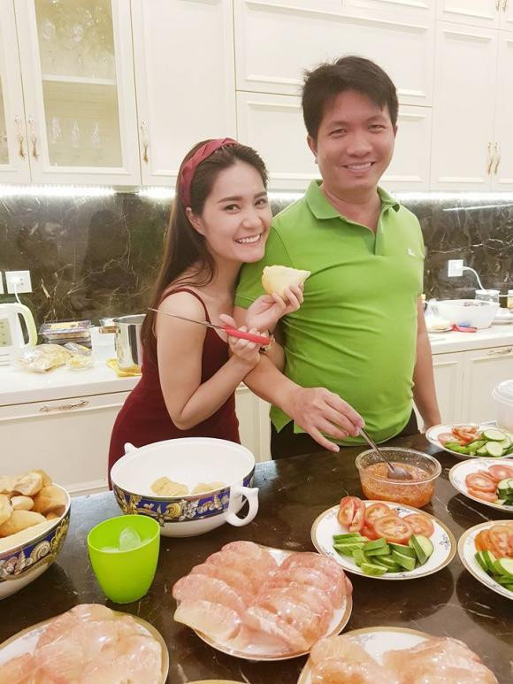 Được biết, doanh nhân Quốc Vũ đã bỏ ra 3 tỷ đồng để tổ chức đám cưới với nữ ca sĩ.