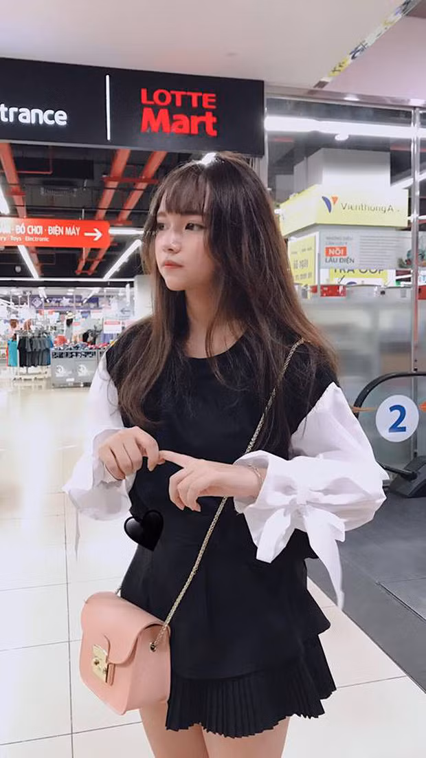 Ấn tượng đầu tiên về Trân là một cô nàng vô cùng xinh xắn. Sở hữu đôi mắt to và sống mũi cao tự nhiên, ai nhìn Trân cũng tưởng rằng cô nàng này có nét giống gái Hàn.