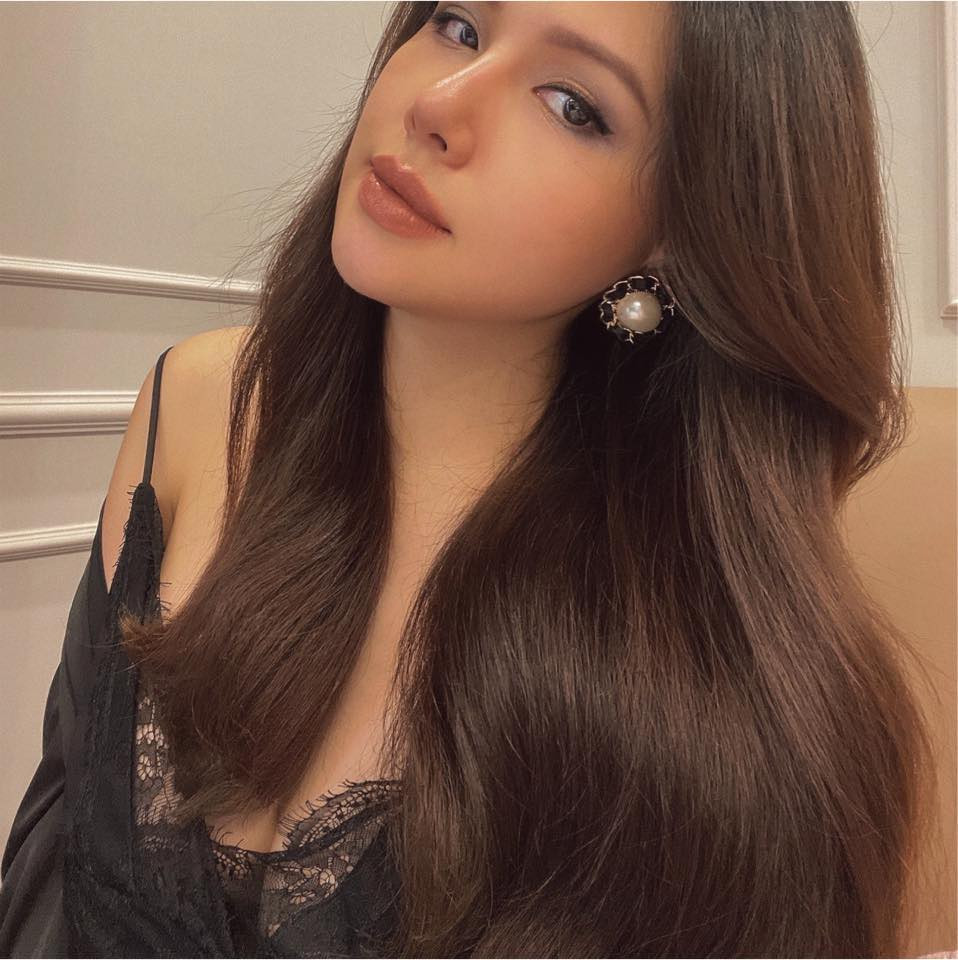 Kể từ khi biết có bầu và sinh con (vào tháng 7/2021), cuộc sống của nữ diễn viên Trái Tim Có Nắng lại càng như tiên.