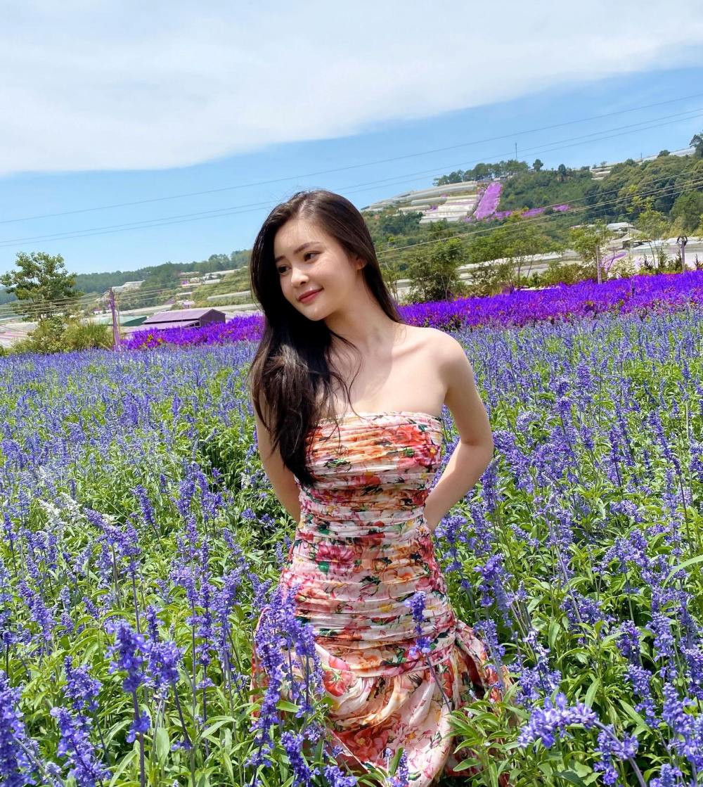 Được biết khi mới 13 tuổi, Thái Thảo Nguyễn đã trở thành người mẫu nhí. Ở tuổi 23, cô cho thấy những lựa chọn phục trang tôn hình thể một cách khéo léo.