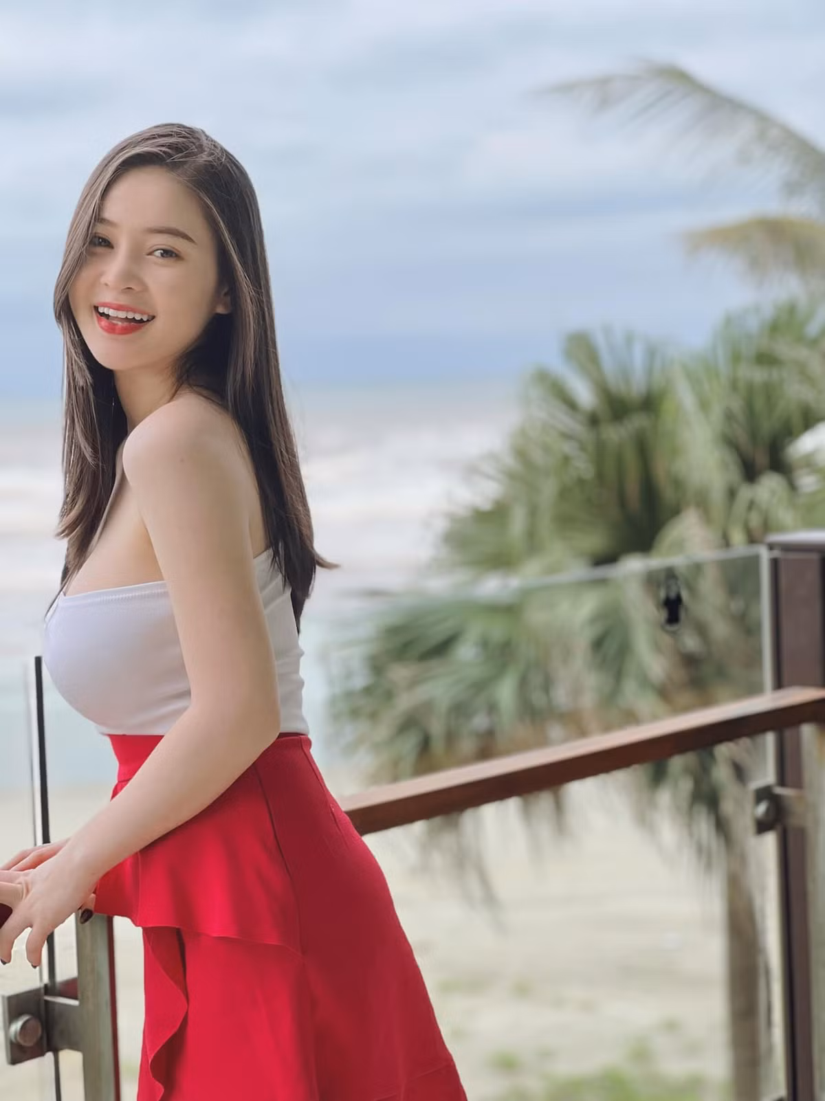 Hot girl RMIT “dot mat” moi anh nhin boi gu an mac nong bong