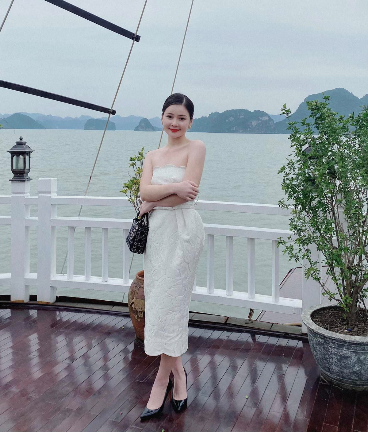 Được biết, hot girl này là con gái út trong gia đình kinh doanh trái cây ở Đà Nẵng.