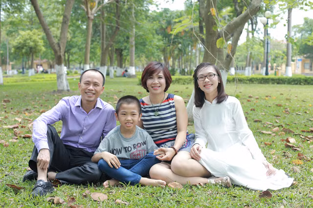 Trải qua rất nhiều vòng xét hồ sơ, thi kiến thức khoa học tự nhiên bằng tiếng Pháp rất căng thẳng, cùng với phần gửi thư cho quỹ học bổng ASPF... Hoàng Hà là thí sinh duy nhất lọt vào vòng phỏng vấn bằng tiếng Anh, tiếng Pháp và sau cùng đã xuất sắc giành được học bổng trị giá tương đương 10,2 tỷ đồng. Được dư luận khen ngợi là "thần đồng", là người làm nên kỳ tích... nhưng bản thân Hoàng Hà lại nói về bản thân em một cách rất khiêm tốn rằng em đã cố gắng nỗ lực hết sức và những gì em có được một phần lớn nhờ công ơn bố mẹ, thầy cô đã nuôi dạy và giúp đỡ em suốt những năm qua.