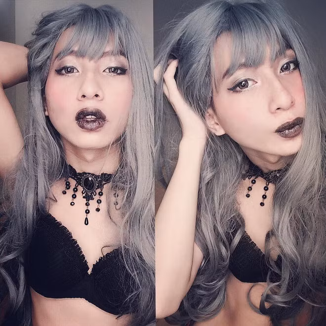 Không chỉ ăn mặc dị hợm, Lê Xuân Vinh còn thường xuyên trang điểm và làm cho mình trông rất giống các cô gái. Đôi khi hình ảnh của cậu khiến dân mạng hoang về việc đoán giới tính thật bởi đơn giản là cậu quá giống con con gái, đặc biệt là còn có nhiều nét hao hao ca sĩ Lady Gaga khi trang điểm mắt đậm. Để làm được những điều này, Lê Xuân Vinh tiết lộ cậu cũng đã tốn không ít tiền bạc và dù tốn đến đâu thì cậu cũng thấy nó không bao giờ là hoài phí. Ảnh trong bài: Facebook nhân vật.