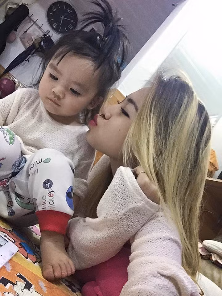 Nhà có thêm em nên lúc nào cũng rộn rã tiếng cười, mẹ và em gái là nguồn động viên tinh thần lớn lao giúp Minh Phượng nỗ lực theo đuổi đam mê mà mình đã chọn.