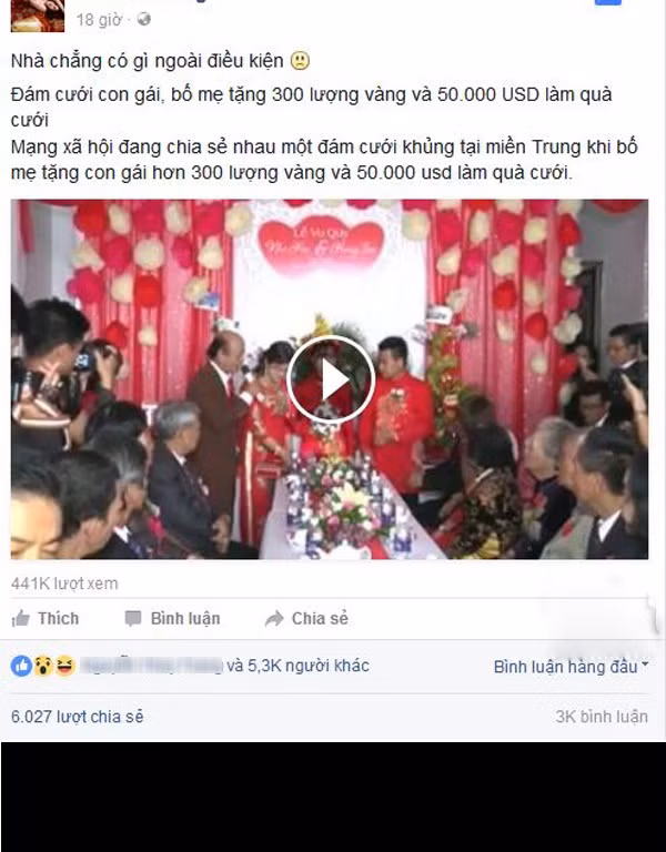Mới đây, clip đám cưới ở miền Trung nơi gia đình trao cho cô dâu, chú rể rất nhiều tiền, vàng làm của hồi môn đang khiến cộng đồng mạng xôn xao. Rất nhiều dân mạng chia sẻ đoạn clip này kèm theo những dòng mô tả, nêu thông tin về một số tiền của hồi môn lớn khủng khiếp thể hiện sự giàu có của hai gia đình cô dâu, chú rể. Được biết, tổng giá trị số tiền hồi trong đám cưới này lên đến khoảng 11 tỷ đồng, bao gồm 300 lượng vàng và 50 nghìn USD. Con số này khiến bất kỳ ai cũng phải ngỡ ngàng, choáng váng.