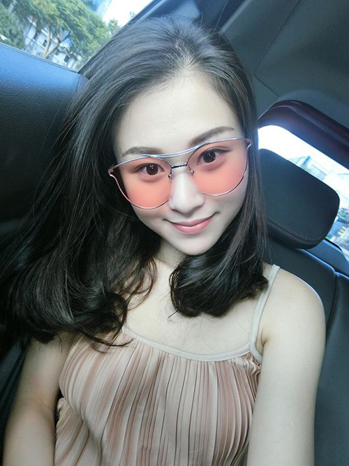 Do đó những nhận xét không hay vừa qua của dân mạng hướng về phía Quỳnh Trang, theo Hoàng Hà thì chỉ toàn là những lời phán xét phiến diện. Hiện tại cặp đôi trẻ tuổi vẫn đang cố gắng không bận tâm tới bất kỳ lời nhận xét nào từ phía dân mạng dù đoạn clip cầu hôn đã được quá nhiều trang mạng lan truyền.