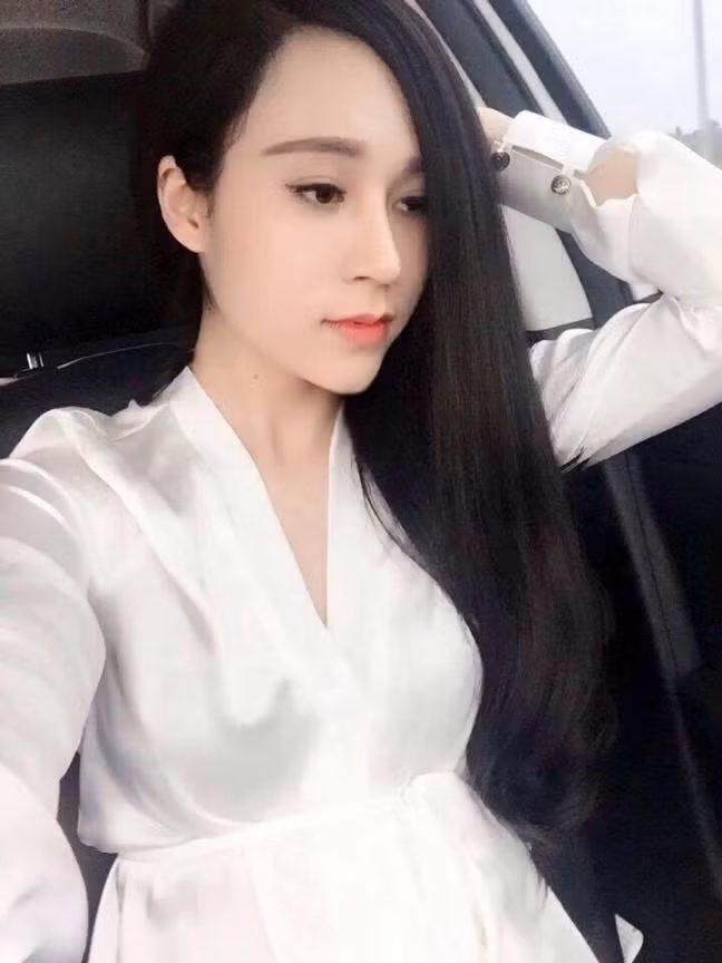 9X xinh đẹp Lệ Huyền chia sẻ trên truyền hình rằng chính vì cái sự "nghiện" vừa kể trên mà cô mất khoảng hơn 2 năm đầu tư rất nhiều cả về thời gian lẫn tiền bạc để vào Nam ra Bắc, thực hiện hết ca phẫu thuật này đến tiểu phẫu khác để quyết có được khuôn mặt đúng theo ý muốn của mình. Tuy nhiên, cho đến thời điểm hiện tại, dù đã rất xinh đẹp, rất ưa nhìn, được nhiều chị em ngưỡng mộ và hỏi han rất nhiều về việc làm đẹp... nhưng Lệ Huyền vẫn chia sẻ rằng cô thấy rất hối hận vì đã làm phẫu thuật thẩm mỹ nhiều lần đến vậy.