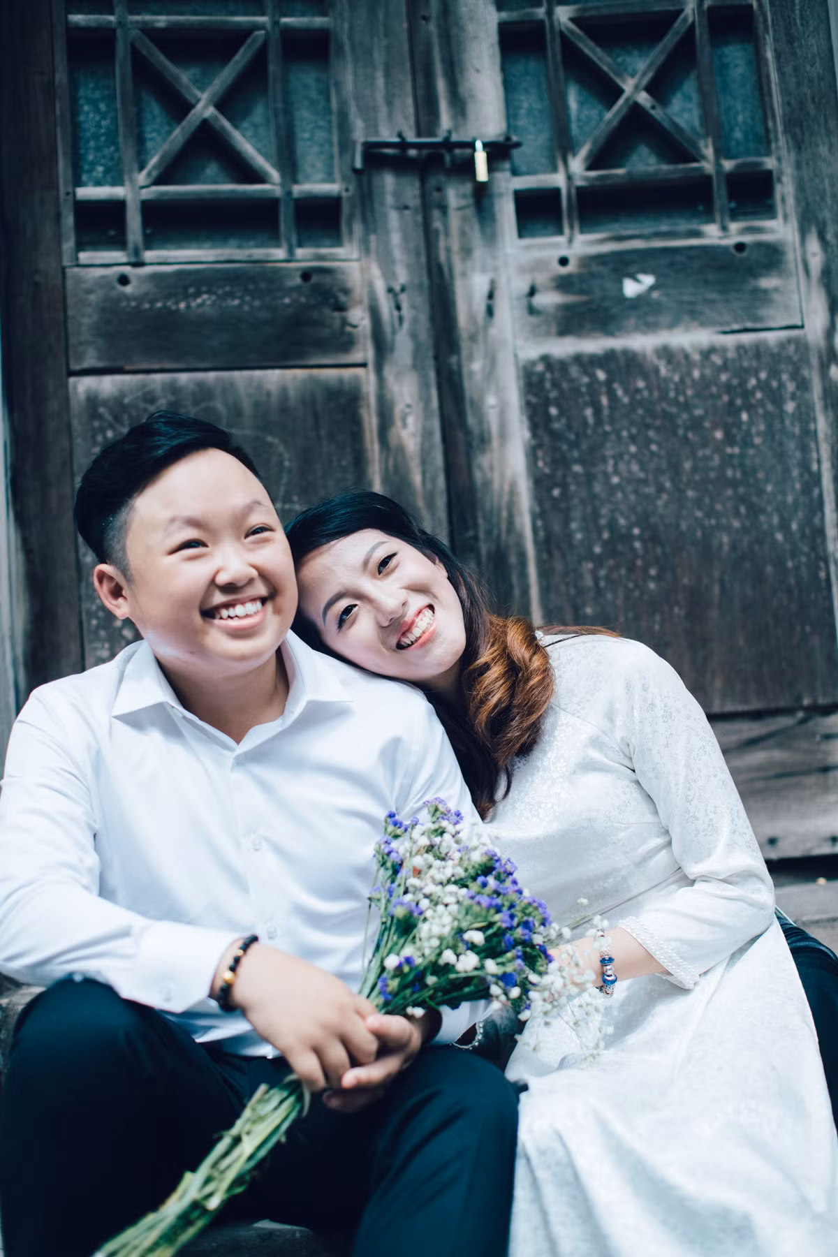 Hai người dự định làm lễ ăn hỏi vào ngày 20/11 và tổ chức đám cưới vào ngày 17/12 sắp tới. Đây chính xác là một cặp đôi rất đặc biệt, kỳ lạ và hiếm có, không chỉ vì việc họ sinh cùng ngày, cùng tháng, cùng năm mà còn bởi tiến trình phát triển tình cảm, câu chuyện kéo dài hơn 10 năm được kết thúc bằng một đám cưới.