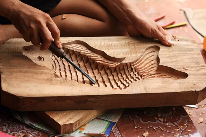 Những chiếc khuôn xinh xinh, nhiều hình thù đáng yêu đều do bố tôi kỳ công làm cho mẹ. Ngày ấy khuôn bánh phải chuẩn bị trước cả một tháng, tuy khá cầu kỳ nhưng mọi người luôn sống trong tâm lý mong chờ, vui vẻ chuẩn bị cho Trung thu. Trung thu với cả người lớn và trẻ em năm xưa mang một giá trị tinh thần quý báu lắm.