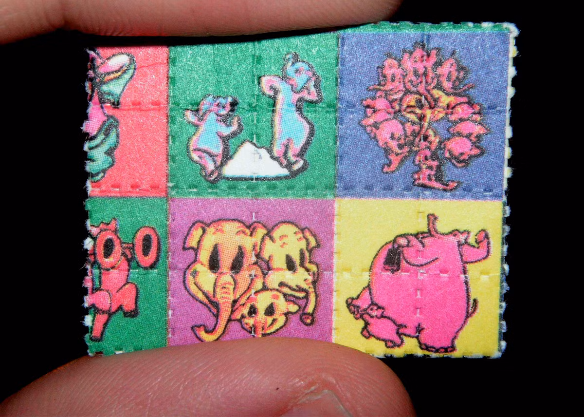 Theo chia sẻ trên một số diễn đàn giới trẻ nước ngoài, khi thuốc "lên căng" nhất, người sử dụng sẽ cảm thấy thời gian chậm lại. Một số người thấy thích thú, nhưng đa phần hoảng sợ. Nhiều trường hợp bị ảo tưởng đến mức họ tưởng như "nghe" thấy hình ảnh và "nhìn" thấy âm thanh.