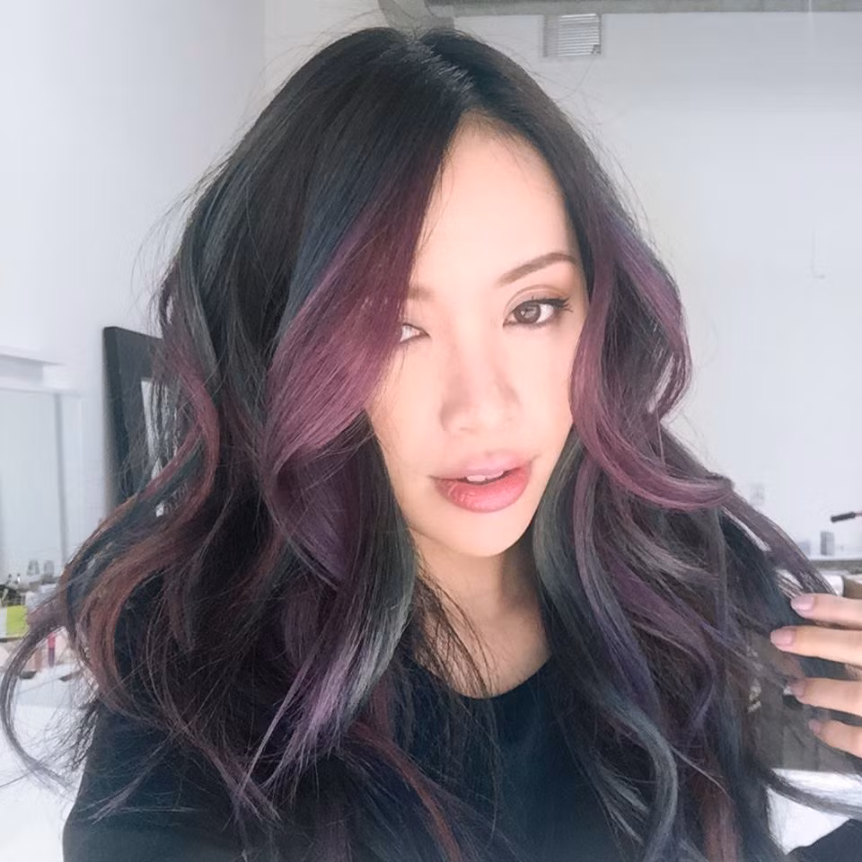 Năm 2007, Michelle Phan đã tập tành quay video và chia sẻ những bài hướng dẫn trang điểm trên Youtube, cho đến nay trang cá nhân của cô trên Youtube đã sở hữu 8 triệu lượt người đăng ký theo dõi và hơn 1 tỷ lượt xem.