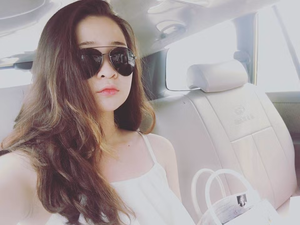 Phong cách thời trang sành điệu cùng cách make up tự nhiên là một trong những yếu tố giúp Thảo Nguyên tự tin, tỏa sáng trong các bức hình.