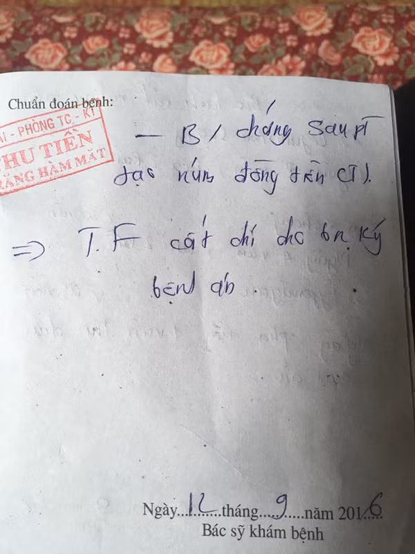 Các bác sỹ kết luận, cô gái bị biến dạng sau phẫu thuật má lúm đồng tiền. Được biết, cơ sở thẩm mỹ mà cô gái trên thực hiện cũng từng nhiều lần bị khách hàng "tố" làm phẫu thuật hỏng mà không có động thái bồi thường cho khách.