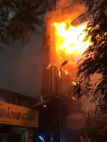 Về đám cháy quán karaoke trên đường Nguyễn Khang, nơi mà Bích cùng khoảng 20 thanh niên nam, nữ khác thoát ra ngoài... cơ quan chức năng hiện vẫn đang điều tra, tìm hiểu kỹ sự việc. Trước đó, quán karaoke này cũng bị phát hiện là chưa có giấy phép đăng ký kinh doanh và cũng không có những phương tiện, hạ tầng đạt tiêu chuẩn phòng cháy chữa cháy dành cho các hộ kinh doanh. Dư luận vẫn đang bàn tán không ngừng về tính minh bạch trong hoạt động của quán karaoke này.