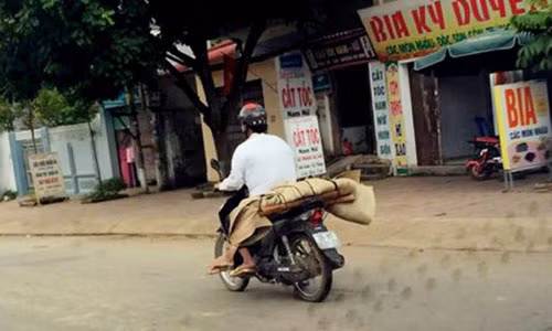 Them anh cho thi the bang xe may gay xon xao