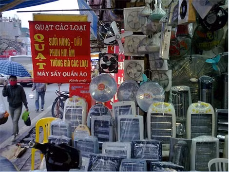 Thị trường quạt sưởi mùa đông rất đa dạng về chủng loại, thiết kế và xuất xứ cũng như mức giá. Các thương hiệu phổ biến trên thị trường có thể kể đến Lion, Nova, Sunhouse, Saiko… xuất xứ từ nhiều nơi như Việt Nam, Trung Quốc, Hàn Quốc, Thái Lan. Giá của dòng sản phẩm này dao động từ 150.000 đồng đến vài triệu đồng. Để mua được hàng ưng ý, người tiêu dùng cần phân loại và lựa chọn đúng theo nhu cầu sử dụng.