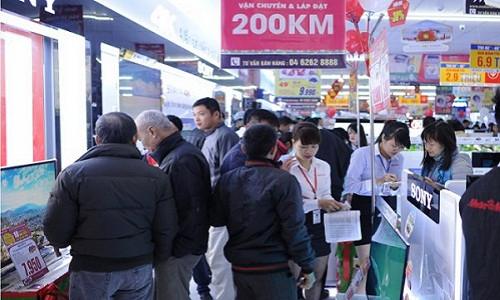 Sieu thi dien may bung hang khuyen mai don Tet