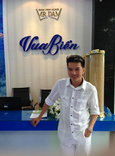 Cửa hàng hải sản Vua Biển của ca sĩ Đàm Vĩnh Hưng hướng đến thị trường nội địa, với rất nhiều sản phẩm như cá ngừ, cá thu, cá hồi.