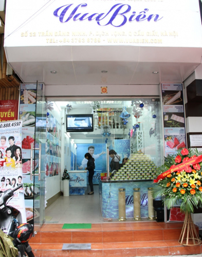 Ban đầu, ca sĩ Đàm Vĩnh Hưng tạo lập 3 cửa hàng ở 3 thành phố lớn là Hà Nội, Đà Nẵng, TP HCM. Sau hơn một năm kinh doanh, nam ca sĩ đã có hơn 20 đại lý phân phối sản phẩm trên khắp cả nước.