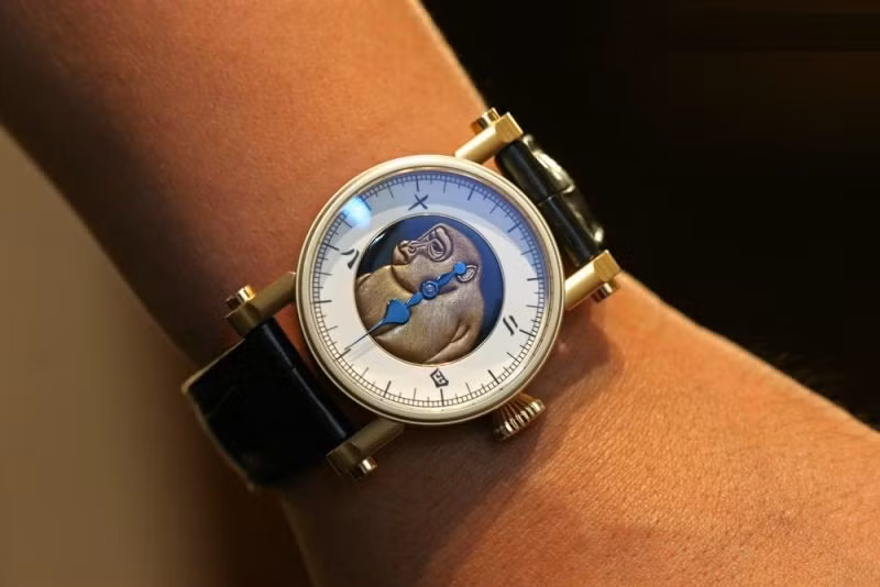 Đơn giản và tinh tế song vẫn đẳng cấp, chiếc đồng hồ đã thể hiện đúng tinh thần Nhật Bản, yêu cầu biểu tượng hình khỉ - cung hoàng đạo của khách hàng đại gia.