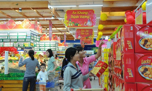 Loat sieu thi khuyen mai banh keo Tet cuc khung