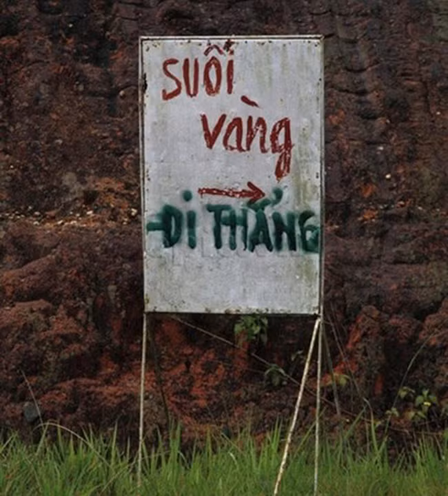 Một trong những tấm biển thông báo chỉ có ở Việt Nam.